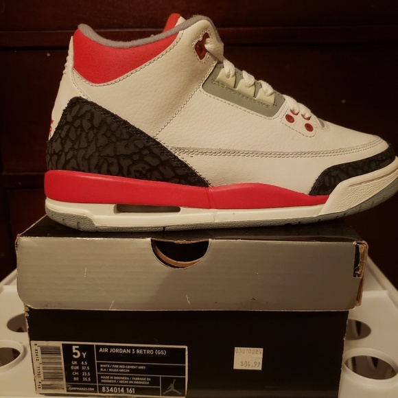 Brand new Jordan Retro 3 size 5 (never worn - Picture 3 of 5
